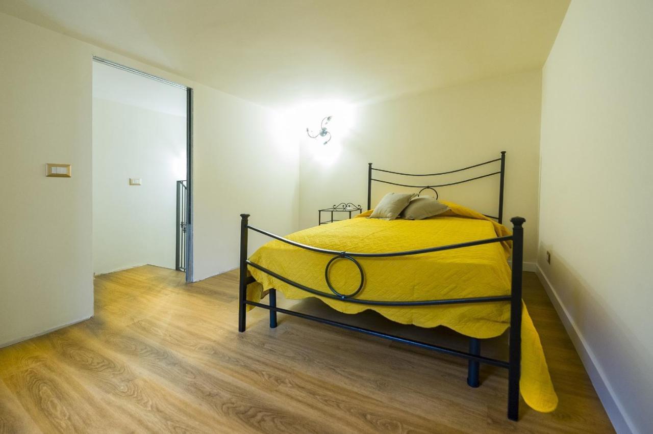 Martoglio - -